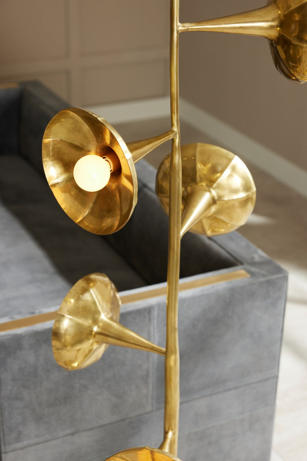 Lampadaire Coltrane à cinq lumières en laiton antique