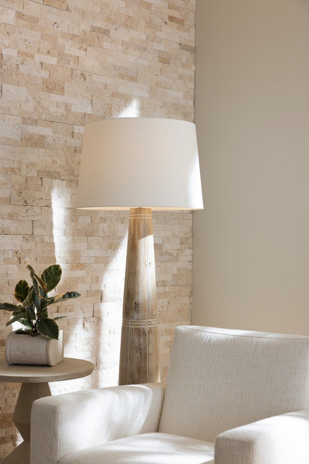 Lampadaire Elmhurst à une lumière, finition nickel blanchi/poli/blanc cassé/blanc cassé
