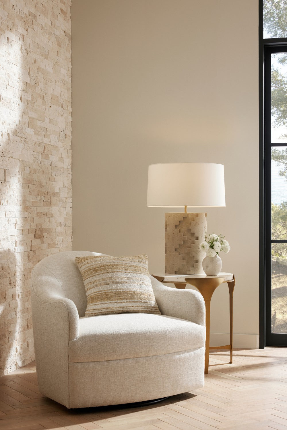 Lampe de table Cornwall One Light, coloris sable/laiton antique/ivoire/blanc