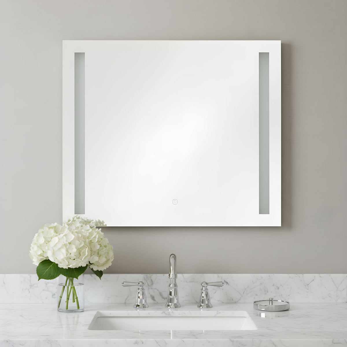 Lustro Mirror in Might Bright White