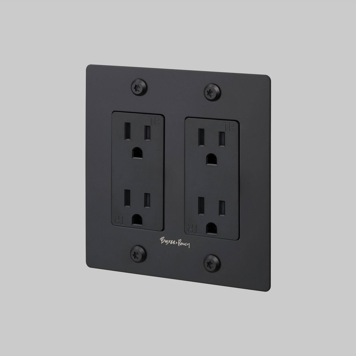 Outlet in Black