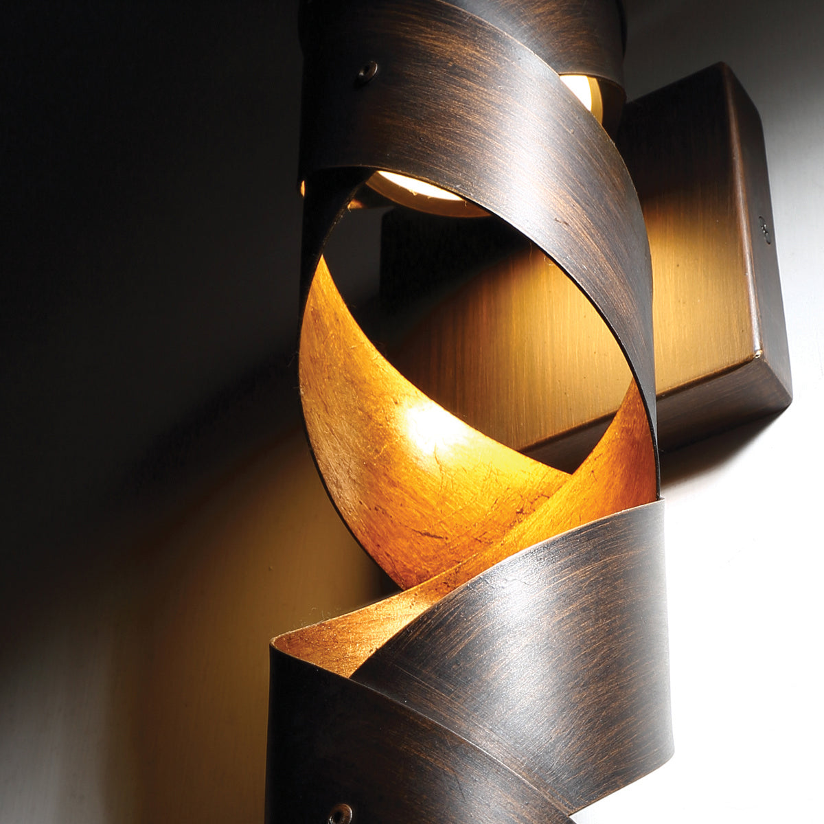 Banderia LED Pendant in Bronze-Gold Mix