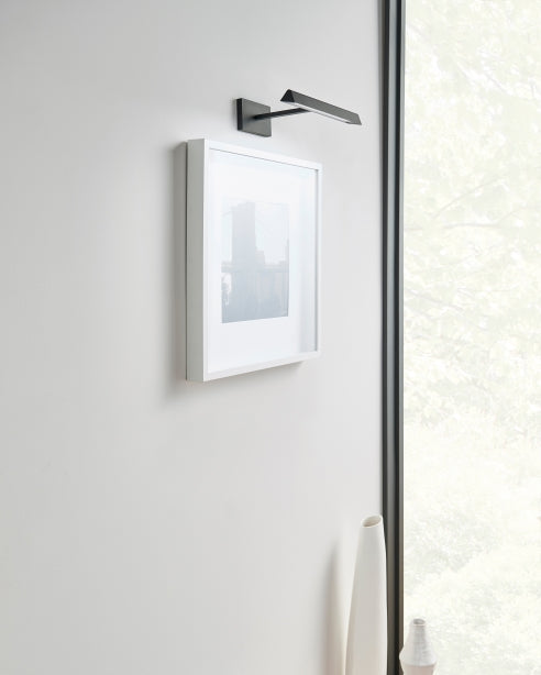 Dessau 12 Picture Light