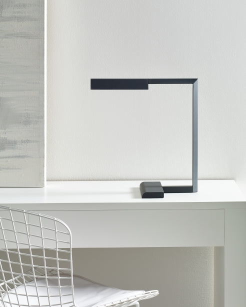 Dessau 16 Table Lamp
