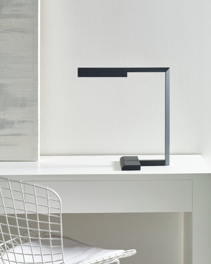 Dessau 16 Table Lamp