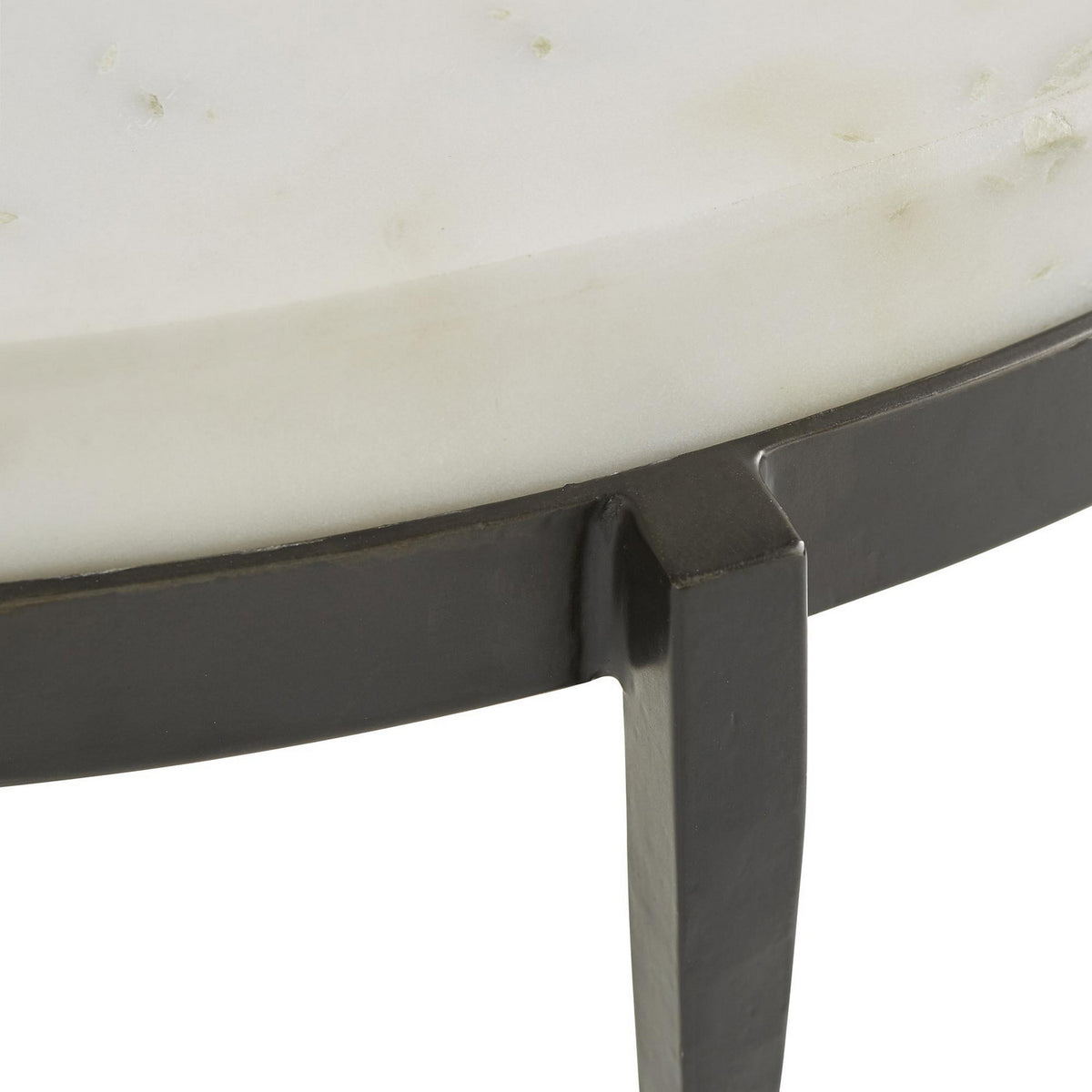 Kelsie Cocktail Table in Black